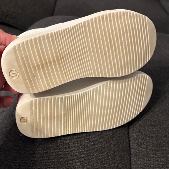 Disney Kids 11 White and Red Minnie Mouse Sneakers - Picture 4 of 4